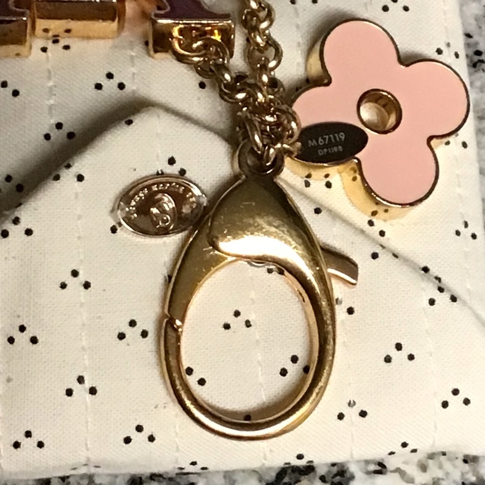 ❌SOLD❌Louis Vuitton Keychain 🌸🌺 - Picture 7 of 13